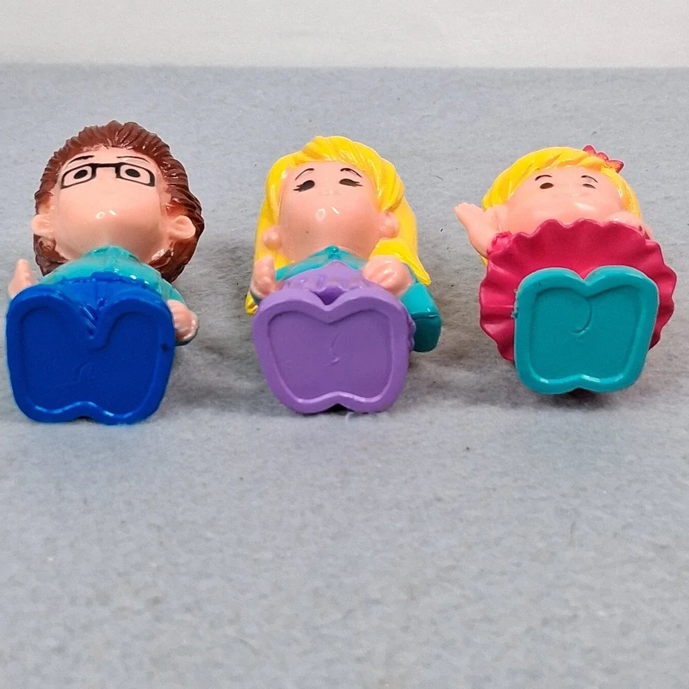 Keenway Dollhouse Mini Figures Family Set of 3 w/ Mom Dad Girl Plastic Vintage